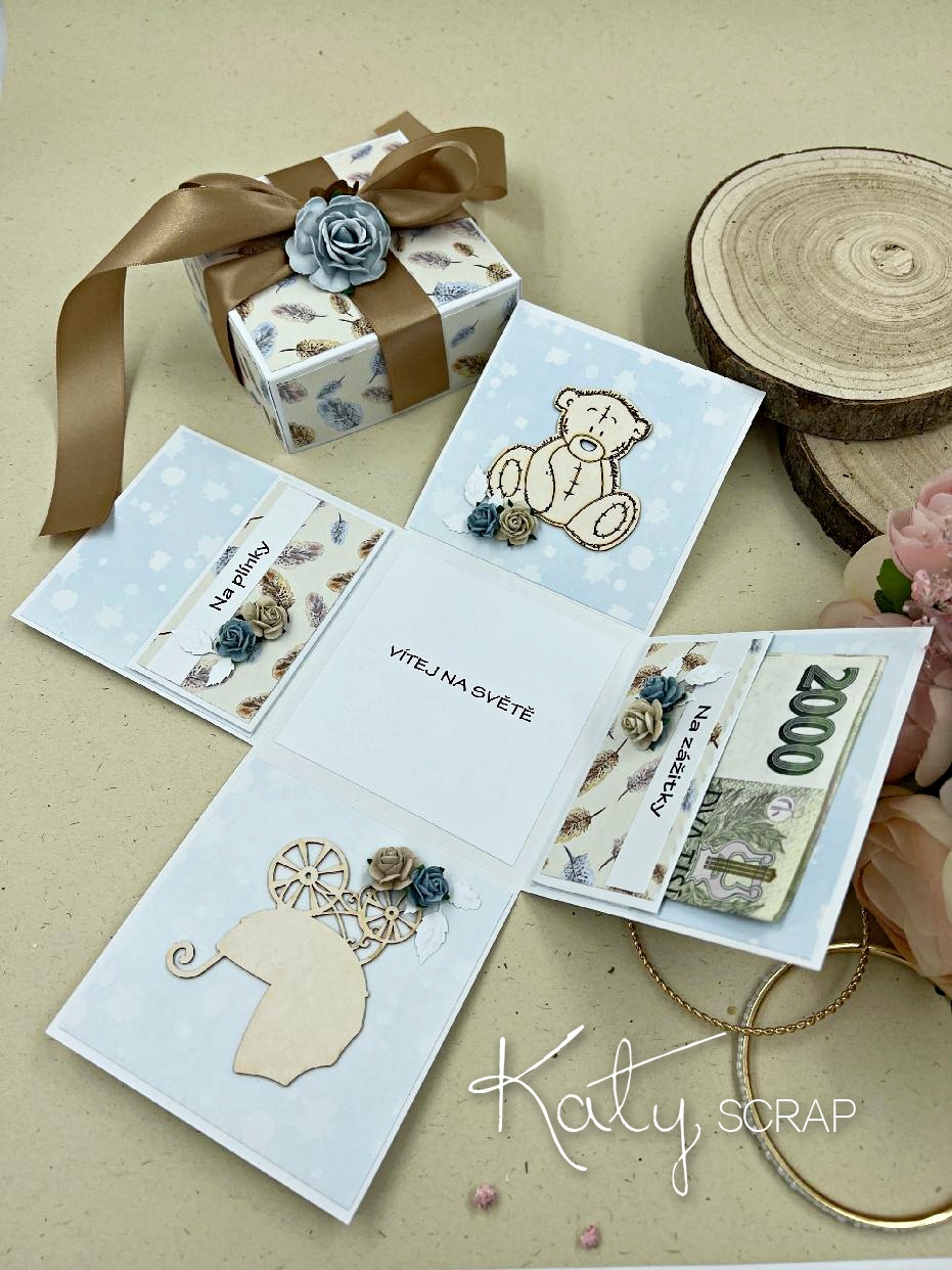 Dárková KRABIČKA na peníze pro miminko - peříčka + světle modrá