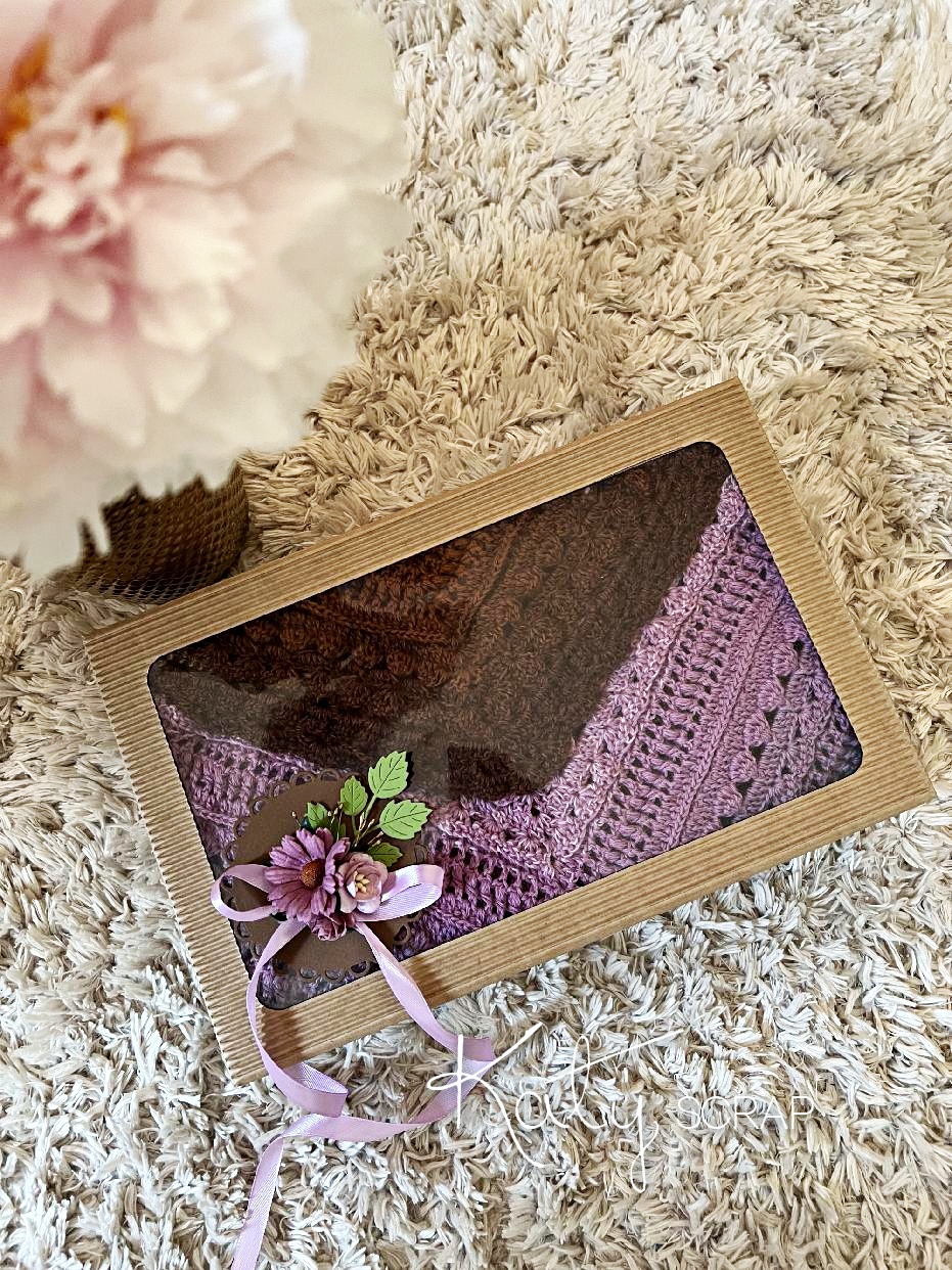 Ručně háčkovaný šátek " Levandulový bonbón v čokoládě"